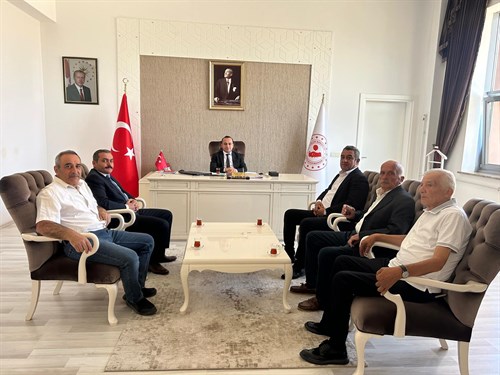 Dikenli Köyü Muhtarı ve Beraberindekilerden Kaymakamımıza Ziyaret.