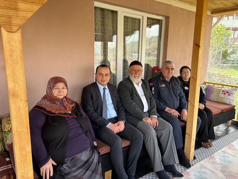 Kaymakamımız Sayın Ferhat Gür’den Kıbrıs Gazisi İsmail Şahin ve Vatandaş Ziyareti.