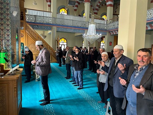 Kaymakamımız Sayın Ferhat Gür Yağmur Duasına Katıldı.